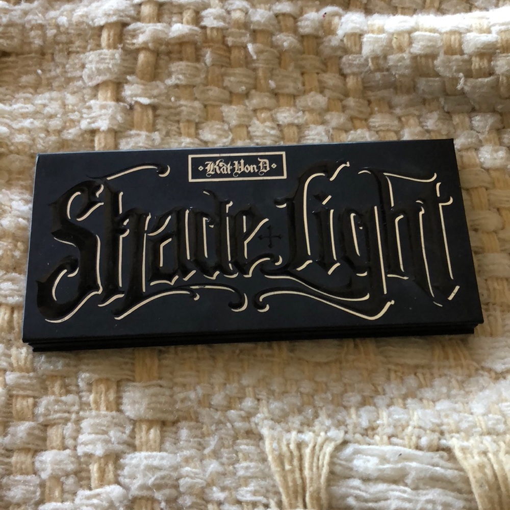 Lay Von D Shade to Light Contour Palette